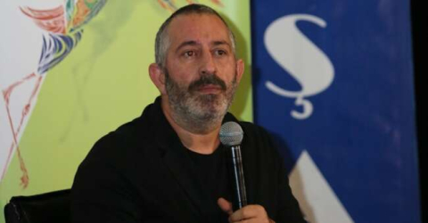 Cem Yılmaz esprileriyle kırdı geçirdi