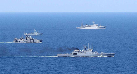 Rus ve Ukrayna savaş gemileri arasında sıcak temas