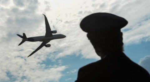 Uyuyakalan pilot havalimanını kaçırdı!