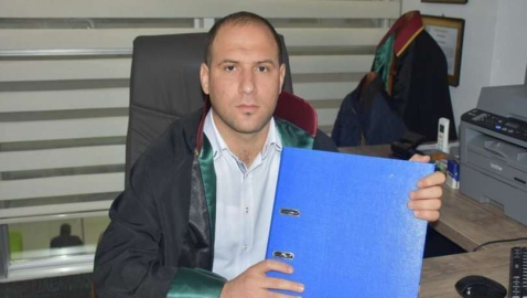 Klasör silah sayıldı, avukat cezaevine alınmadı!