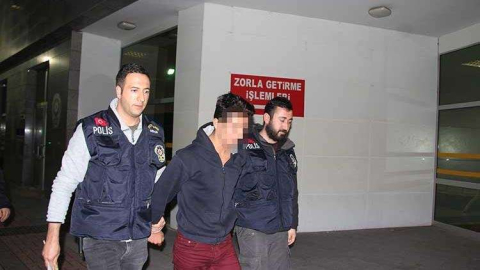 Cesetle birlikte video çekip arkadaşına gönderdi!