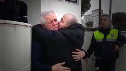 Baba ve oğulun ağlatan kavuşması