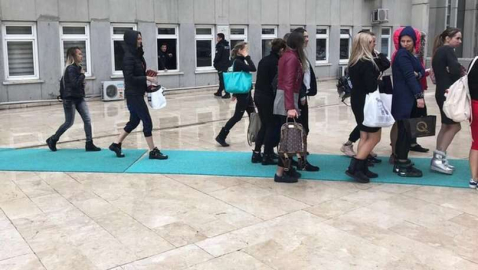 Tehdit ve şantajla çalıştırılan 66 kadın kurtarıldı