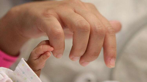 Komaya girdi uyandığında anne oldu!