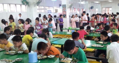 Kimliğini gizleyip okula giren veli, skandalı ortaya çıkardı