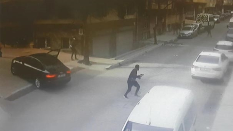  Sokak ortasında silahlı saldırı dehşeti!