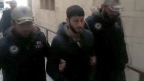 ‘Çift tabanca ve kalaşnikof silahlarla geziyordum’