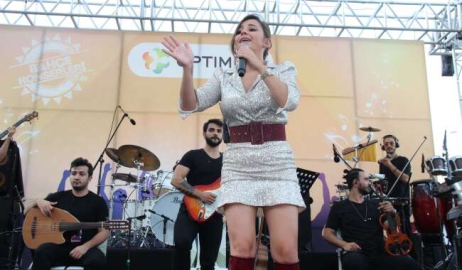 İzmir'de Merve Özbey rüzgarı