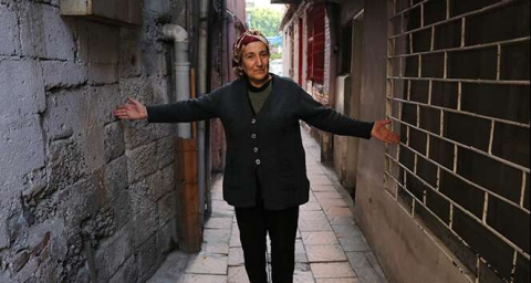 Adana'nın en dar sokağı görenleri şaşırtıyor