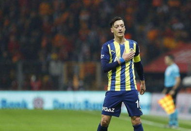 Özil'den takıma özel konuşma