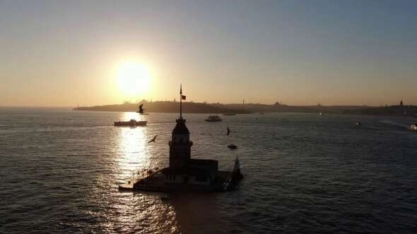 Kız Kulesi'nde gün batımı kartpostallık görüntüler oluşturdu