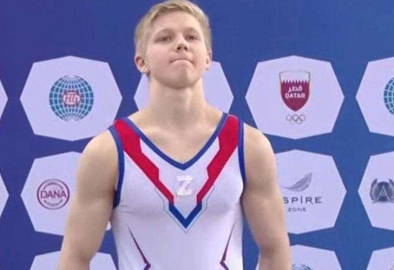 Rus sporcu Doha'daki ödül törenine damga vurdu!