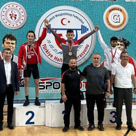 61 kiloda 223 kilo kaldırarak Türkiye ikincisi oldu