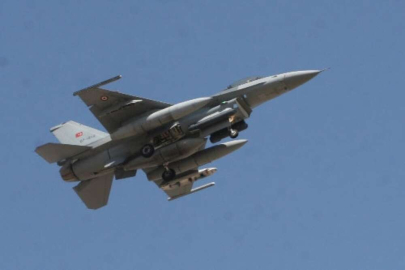 Türk F-16'larını Yunan uçakları yine taciz etti