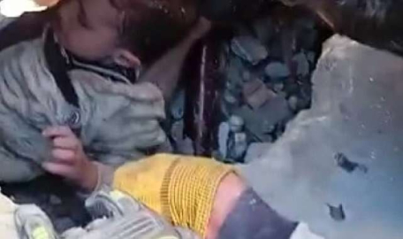 Hatay'da kurtarılan 2 kardeşin, 1 yaşındaki kardeşleri 81'inci saatte kurtarıldı