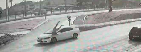 Bursa İnegöl'deki kaza kameralara yansıdı