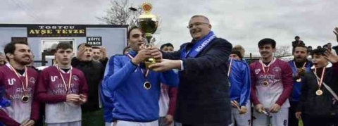 Karacabey'de turnuvada kazanan dostluk oldu