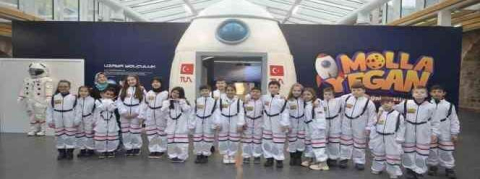 Yıldırımlı çocuklar uzay yolculuğunda