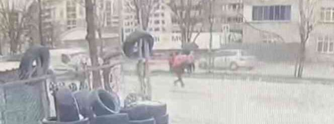 Bursa'da aracın çarptığı çocuk metrelerce savruldu