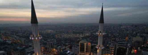 Taksim Camii'ne Osmanlığı geleneği asıldı