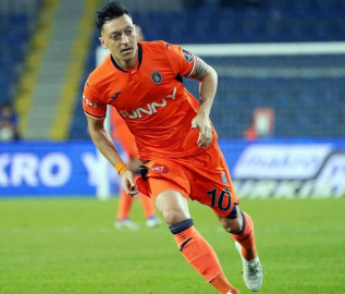 Mesut Özil futbolu bıraktığını açıkladı