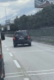 Trafikteki yan yan seyreden cipi gören sürücüler, gözlerine inanamadı