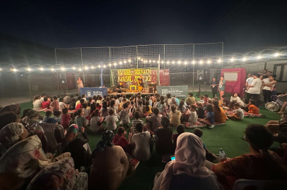 Depremzede çocuklar masallarla güldü