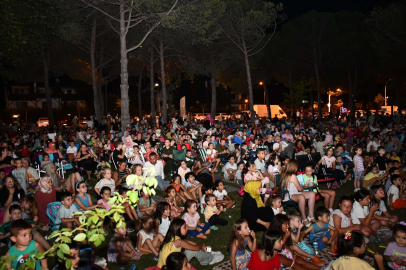 İznik’te açık hava sinemasına miniklerden yoğun ilgi