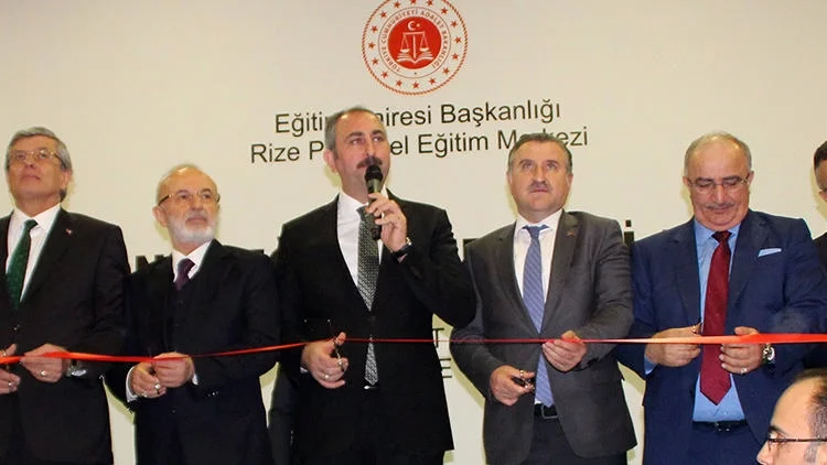 Adalet Bakanı Gül: ''Yargıdan temizlendiler''