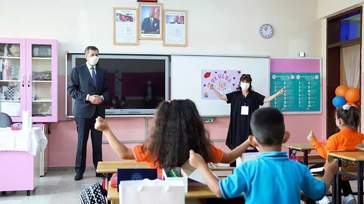 Bakan Selçuk'tan okullara ziyaret