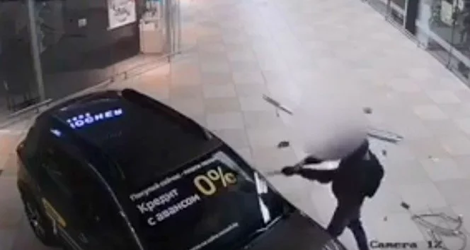 Belarus'ta alışveriş merkezine baltayla saldırı