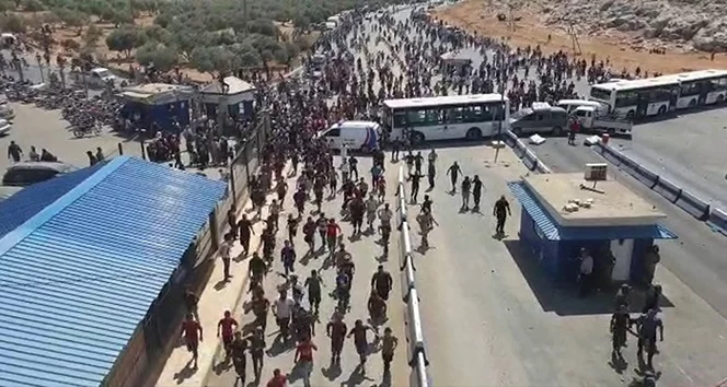 Binlerce Suriyeli sınıra dayandı