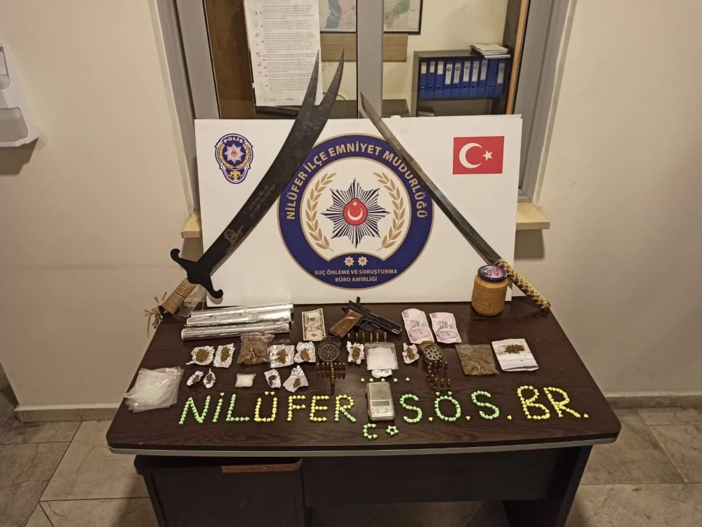  Bursa'da 2 kılıç ve yüklü miktarda uyuşturucu ele geçirildi