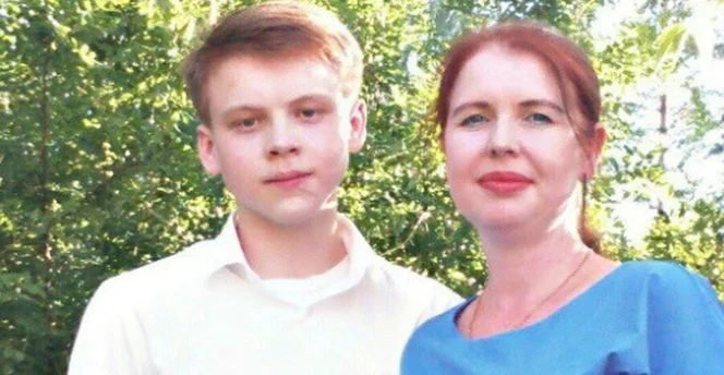 Cinnet getiren Rus genç, ailesini baltayla katletti