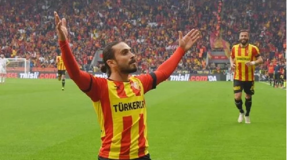 Fenerbahçe ve Galatasaray'ın istediği Halil Akbunar'ı Trabzonspor kaptı!