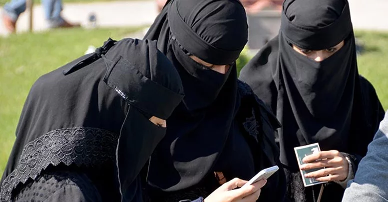 Hollanda'da, burka ve peçe giyilmesi yasaklanıyor