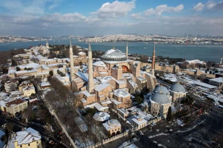 İstanbul'da kar fırtınasından geriye eşsiz manzaralar kaldı