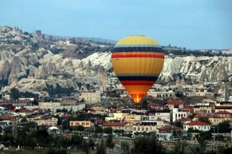 Kapadokya'da balonlar kartpostallık görüntüler oluşturdu