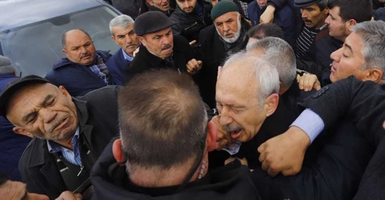 Kemal Kılıçdaroğlu'na saldıran Sarıgün salıverildikten sonra elini öptürdü