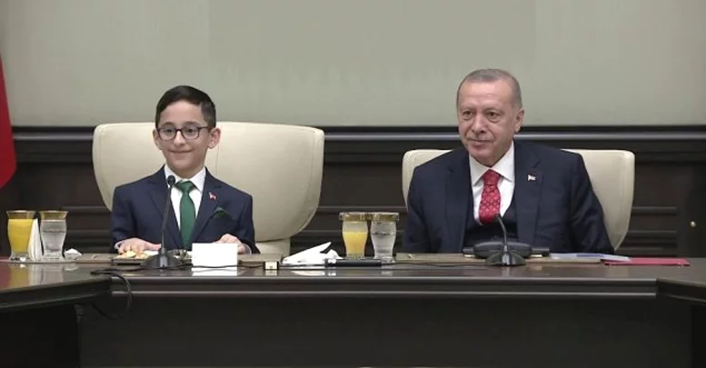 Minik Cumhurbaşkanı, "Kabine değişecek mi?" sorusuna Erdoğan ile aynı yanıtı verdi