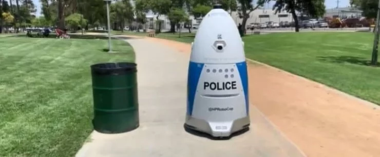 Robot polisten devriye