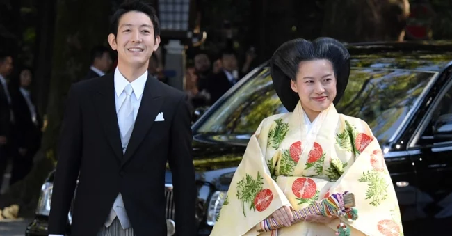 Tacından vazgeçmişti! Japon prenses evlendi