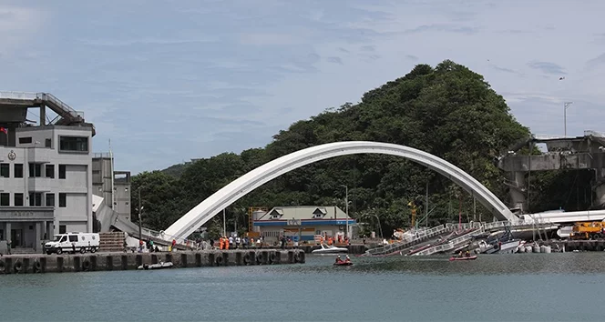 Tayvan'da köprü çöktü: En az 10 yaralı